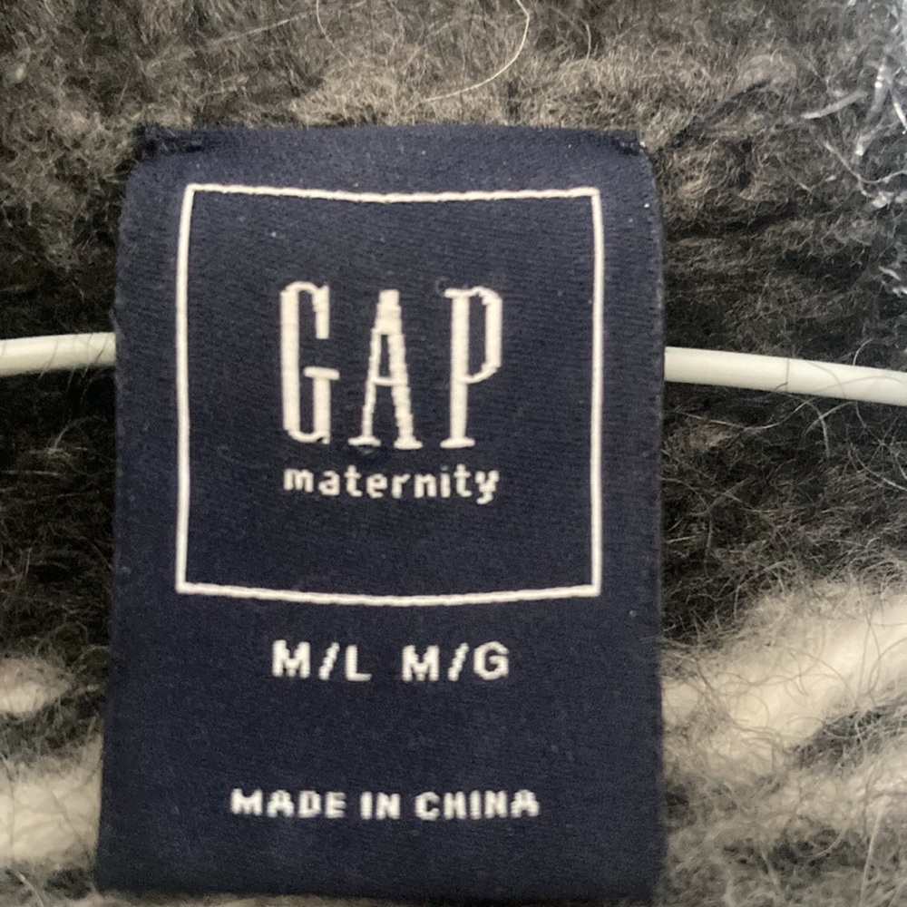 Gap maternity dark grey with pattern on sleeves sweater - Picture 3 of 4